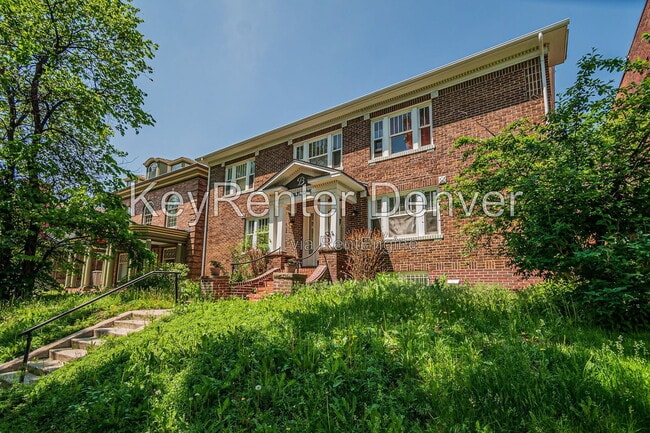 Building Photo - 945 N Washington St