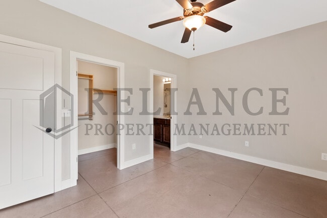 Building Photo - 4809 N Hillside Ct