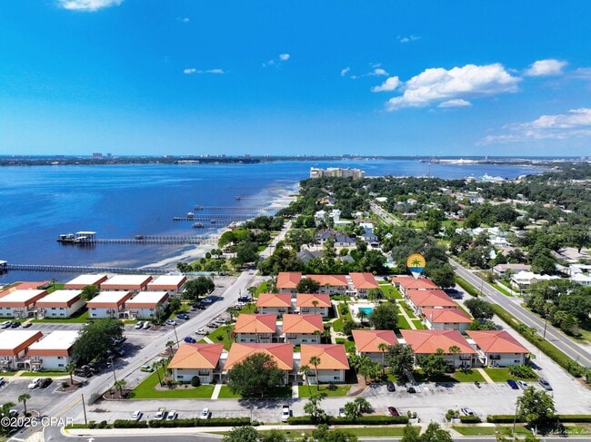 Building Photo - 2100 W Beach Dr