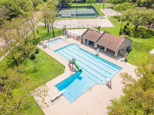 Building Photo - 2827 Woodhall Ct