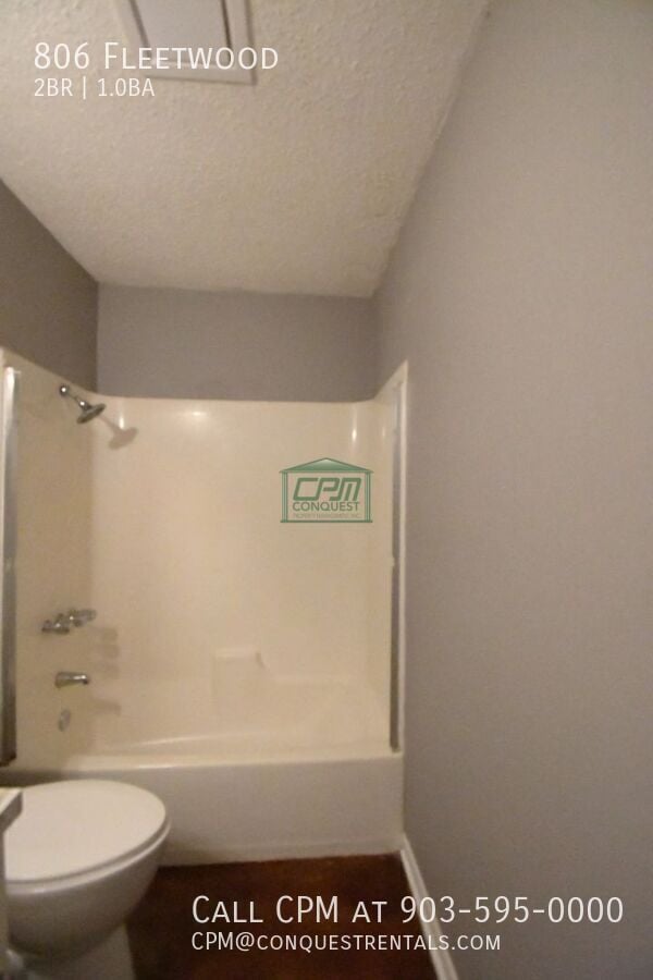Building Photo - 806 Fleetwood-