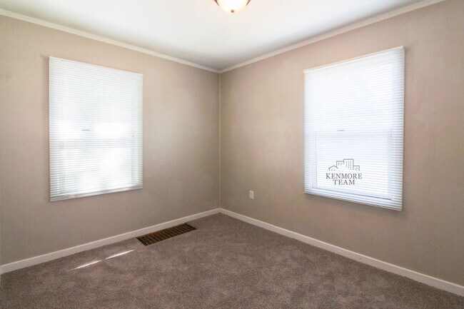 Building Photo - 2 Bedroom, 1 Bath Duplex in Central Richland