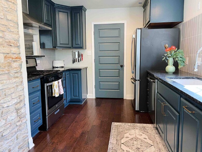 Building Photo - 7018 Crosswood Dr