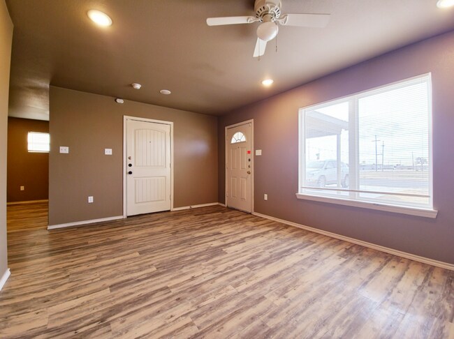 Building Photo - PRE-LEASE SPECIAL: Cozy 3-Bedroom, 2-Bathroom Home with Garage in East Lubbock