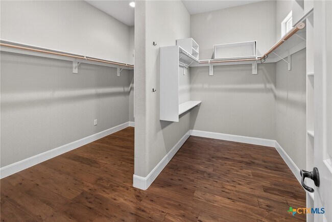 Building Photo - 219 Winding View