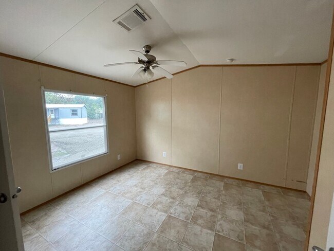 Building Photo - 340 Live Oak Rd