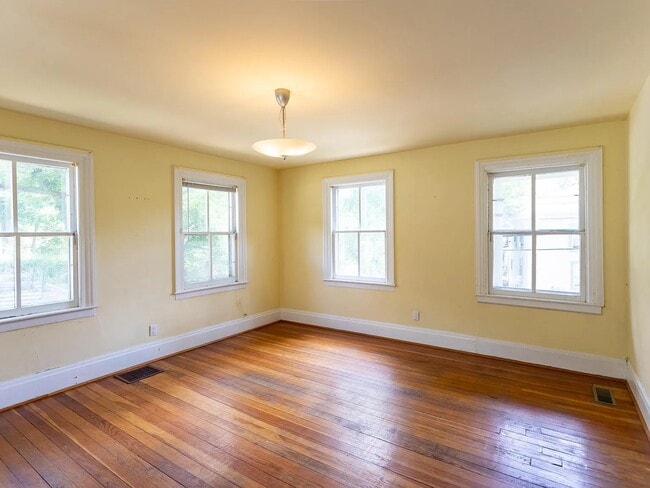 Building Photo - 115 Chapin St