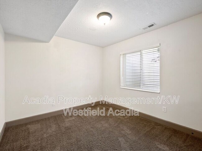 Building Photo - 25 E 2250 N