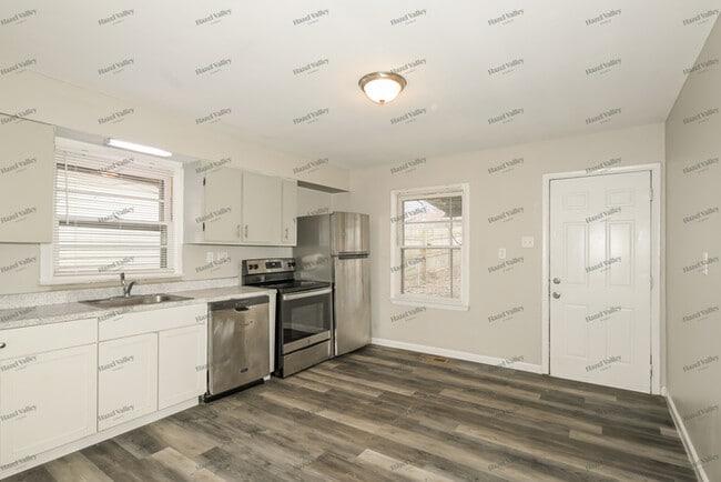 Building Photo - 9947 Lark Ave