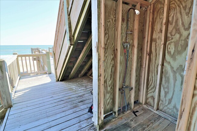Building Photo - Pet Friendly Off Season Rental 4 Bedroom Oceanfront next to North Topsail Seaview Pier 12/1/2025 ...