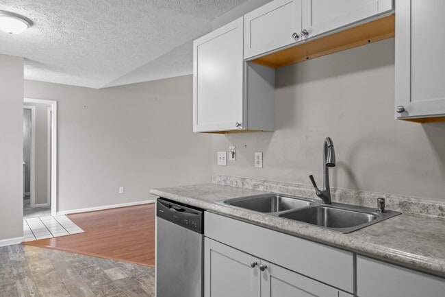 Building Photo - 300 Foxhall Rd