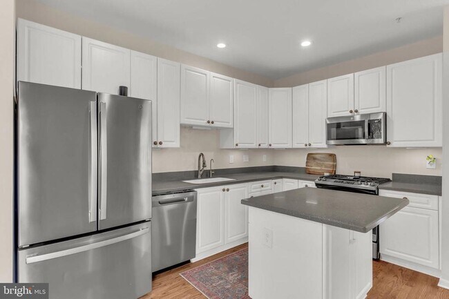 Building Photo - 2152 Millhaven Dr