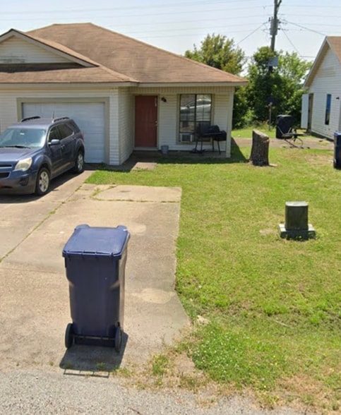 Building Photo - 143 S Gosnell St