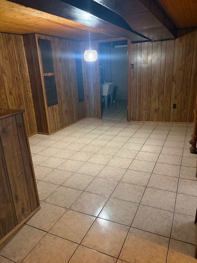 Building Photo - Charming Reading 3/4 BR Home For Rent with lots of Character