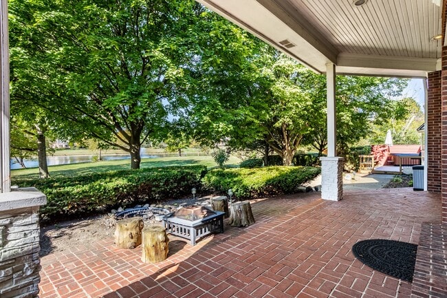 Building Photo - 9628 Summerlakes Dr