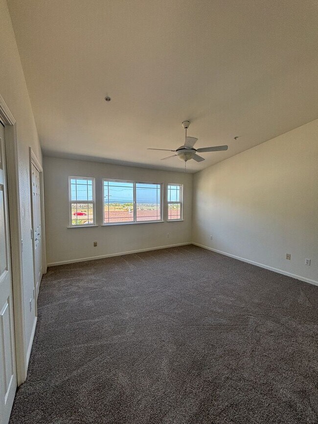 Building Photo - P32000