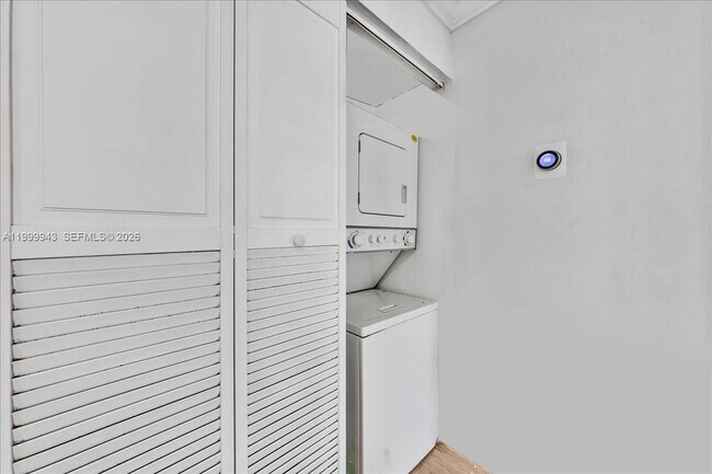 Building Photo - 9225 SW 87th Ave