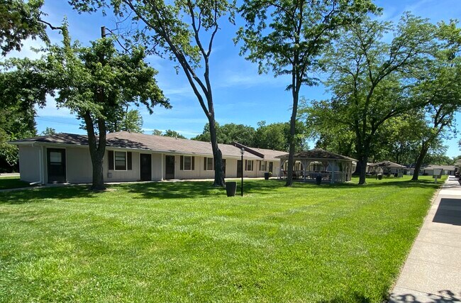 Building Photo - Le Grand Apartments