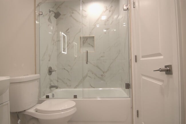 Building Photo - 14436 Carlsbad St