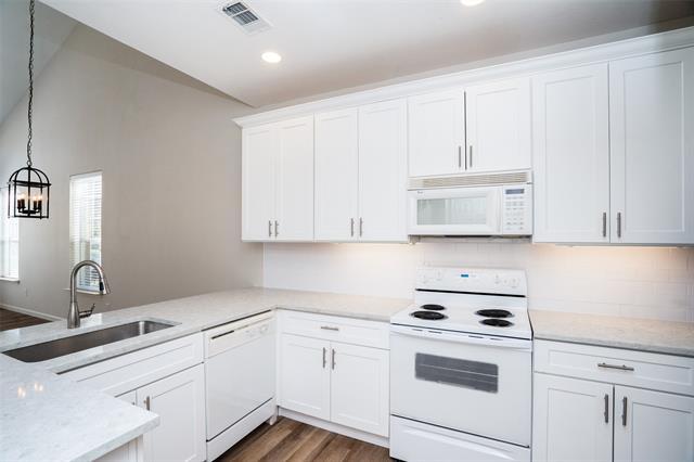 Building Photo - 8600 Brunswick Dr