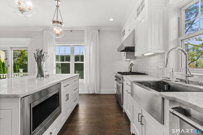 Building Photo - 228 Eastlawn St