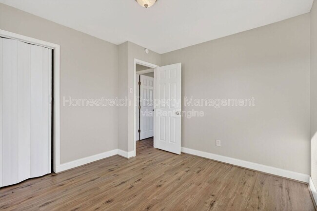 Building Photo - 1700 Kay Dr