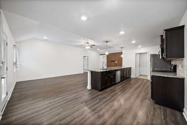 Building Photo - 204 King Rd