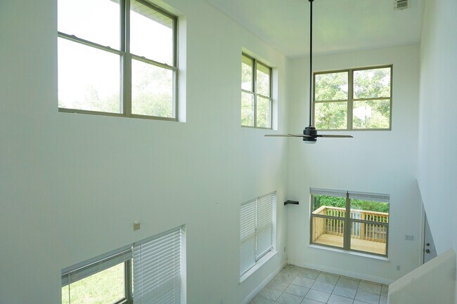Building Photo - 127 Bronze Cir