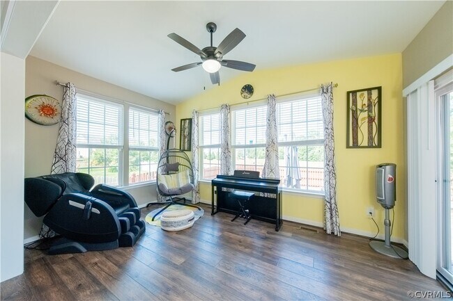 Building Photo - 9535 Thornecrest Dr