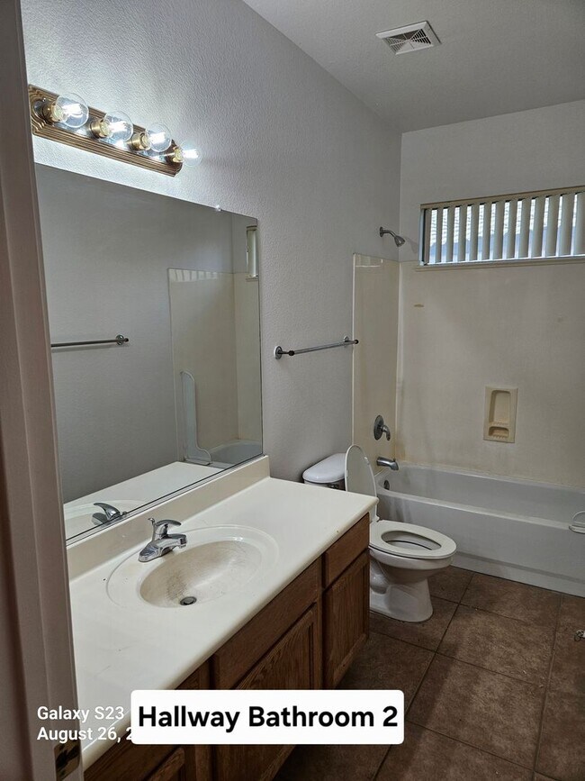 Building Photo - 1107 E San Tan Dr