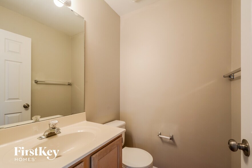 Building Photo - 16706 Babler View Dr