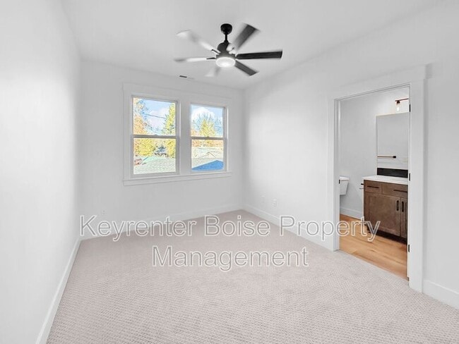 Building Photo - 618 E Krall St