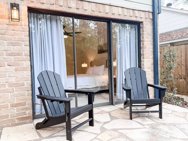 Building Photo - 29 Pinewood Forest Ct