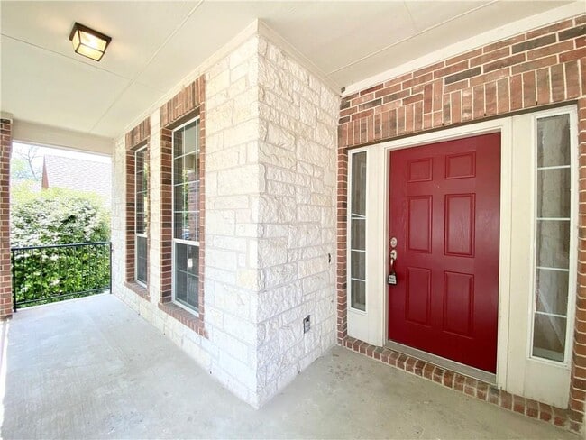 Building Photo - 2214 Conway Cove