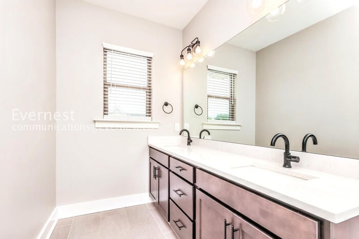 Building Photo - 208 Thompson Park Dr