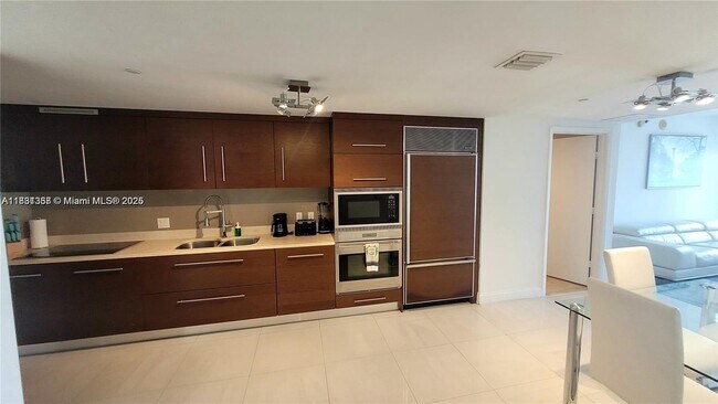 Building Photo - 485 Brickell Ave