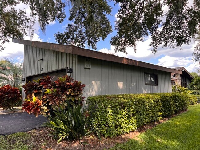 Building Photo - Grenelefe/Country Homes Community