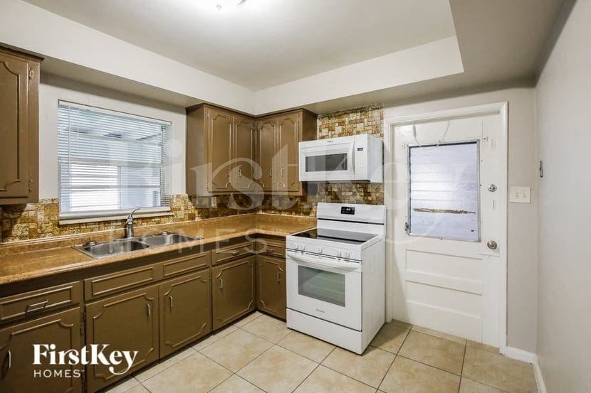 Building Photo - 1710 NW 109th St