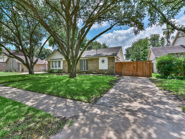 Building Photo - 21335 Park Mt Dr