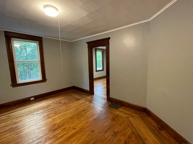 Building Photo - 1740 Farmington Ave