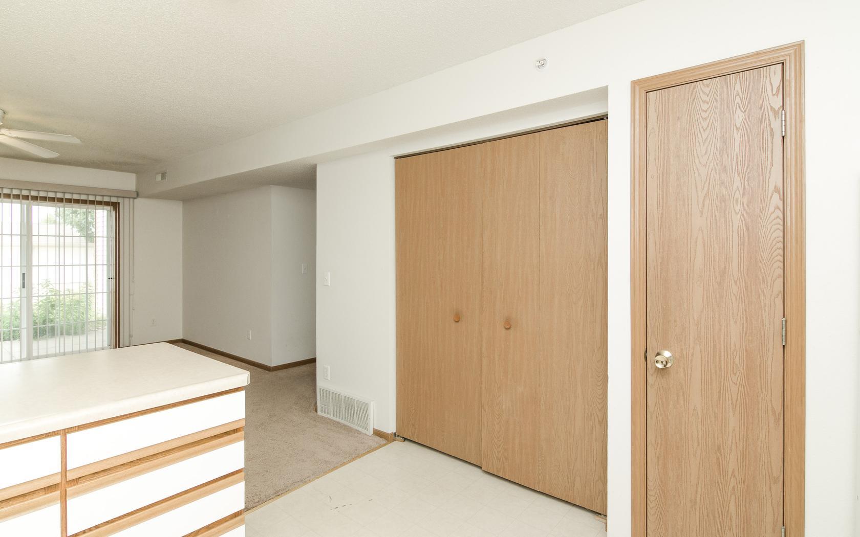 Building Photo - 2518 Rushmore Dr