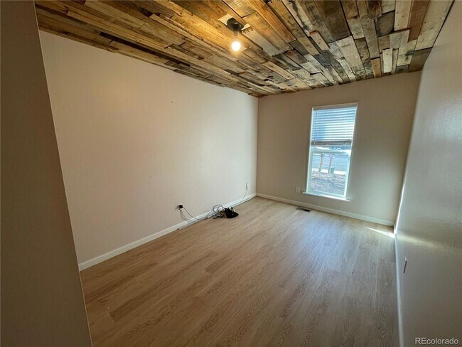 Building Photo - 2318 Lincoln St