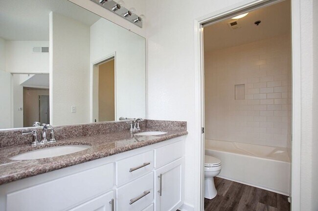Building Photo - Gorgeous and Updated Top Floor Condo Home ...