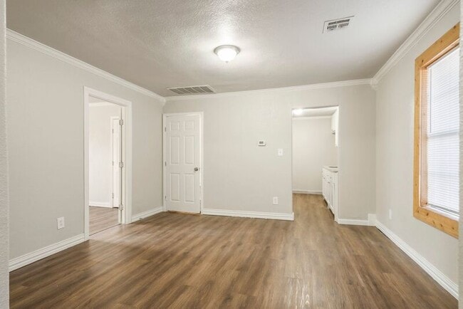 Building Photo - 2514 E Archer St