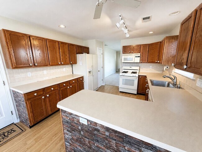 Building Photo - 3579 Vicari Ave