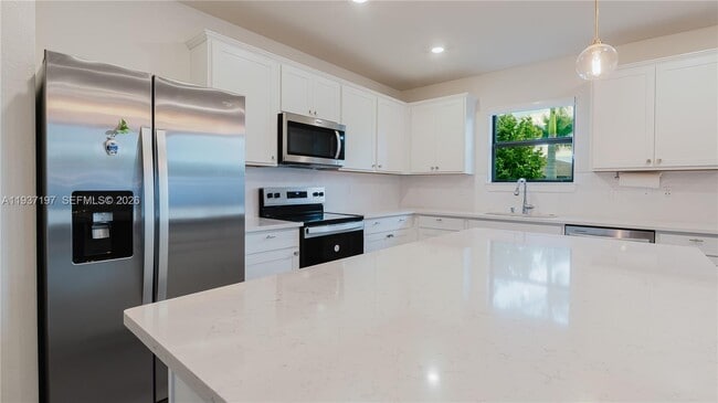 Building Photo - 3001 Hibiscus Ave