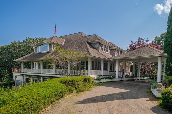 Building Photo - 43 Agamenticus Ave