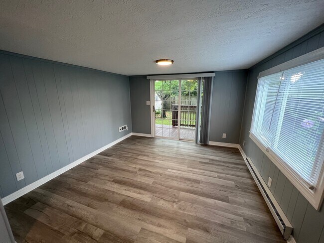 Building Photo - 336 Demorest Rd