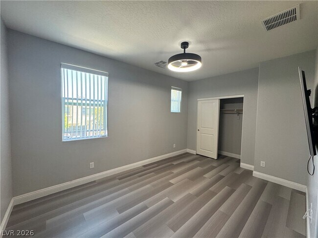 Building Photo - 5027 Breaking Dawn Ct