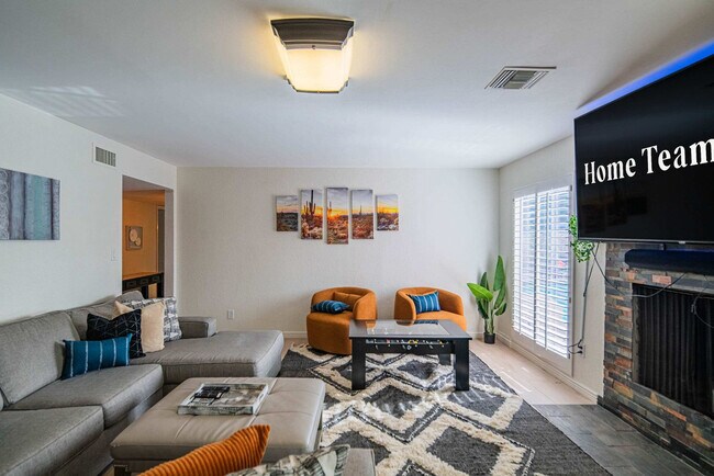 Building Photo - 6411 E Thunderbird Rd